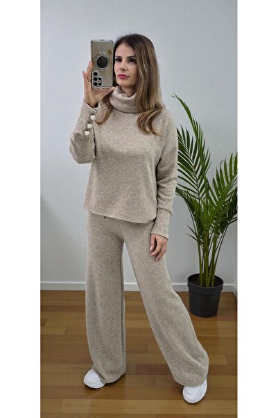 styleFlex Stretch knit suit with decorative buttons at the cuffs