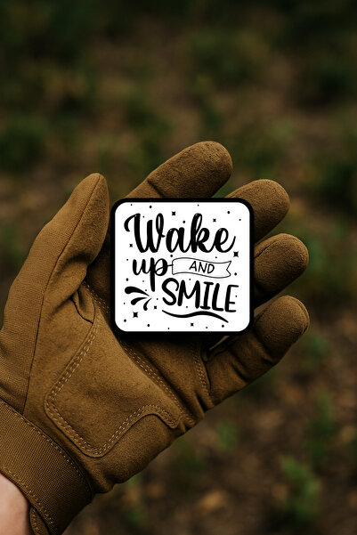 AHWALL شارة / شارة تذكارية / شعار مكتوب عليها 'استيقظ وابتسح' بتصميم بسيط بال...