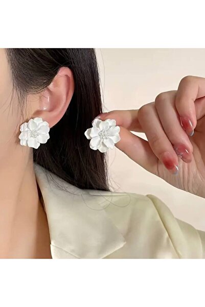 STEELVA İnci Detaylı Beyaz Çicek Desenli Küpe