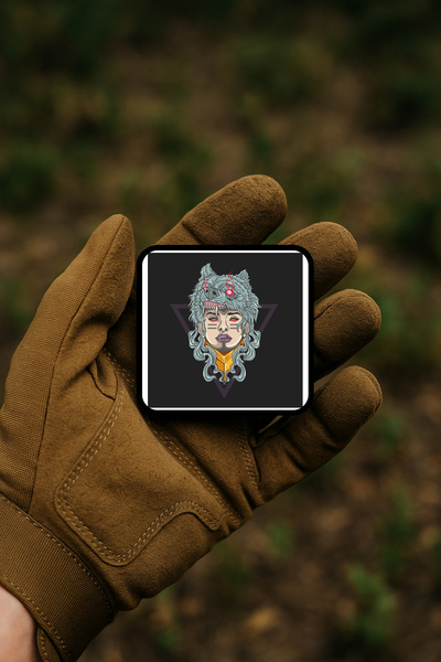 AHWALL شارة / شريط / شعار المرأة المحاربة ذات الرأس الذئبي مطبوع