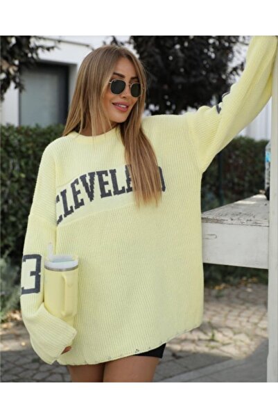 Homay Kadın Oversize Cleveland Yazılı Triko Kazak – Rahat Kalıp, Günlük Şık Tarz