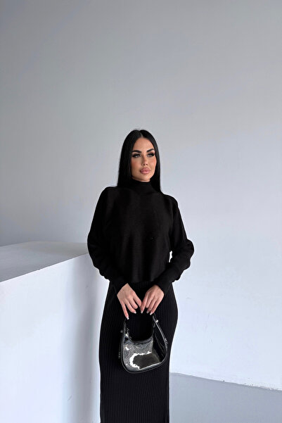 LİLA İSTANBUL Rochie neagră din tricot dublu cu gât roșu (Mărimea standard S/M/L/XL)