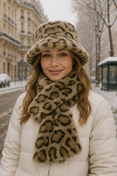 BALIENTE Green Leopard Patterned Soft Textured Plush 2-Piece Hat Neck Collar Set