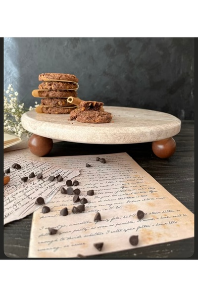 Mermery حامل عرض من الترافرتين بأرجل خشبية