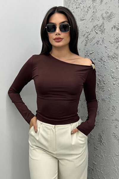 oshebu Women's Shoulder Accessory Detailed Blouse