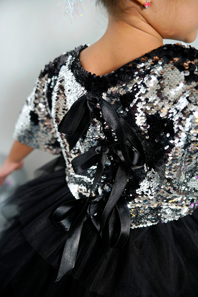 DUCA KIDS Σετ με λαμπερή μπλούζα με παγιέτες και φουσκωτή μαύρη τούλινη φούστα