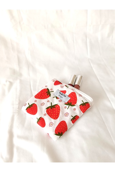 Se&On dizayn Çilek desenli beyaz fermuarlı astarlı kucuk cüzdan mini makyaj çantası kese ölçüleri 14*14