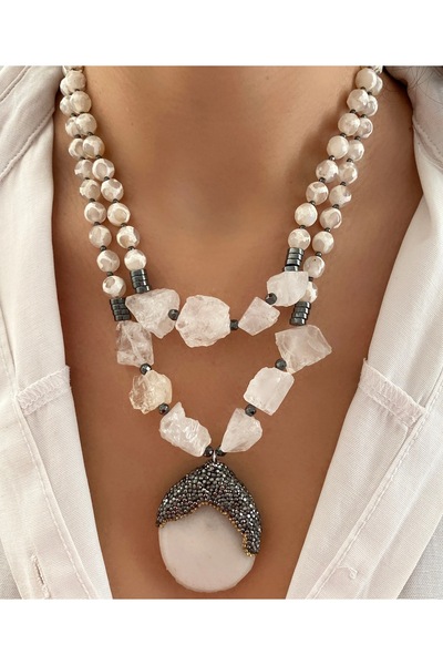 Takkı by Handan Kristal kuvars taşı tasarım kolye.