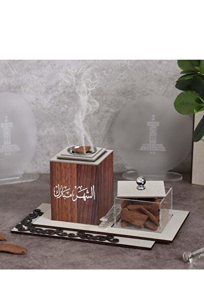 Story of candle مبخرة بعبارة "الشهر مبارك" مع صندوق بخور و صينية تحملهما و عو...
