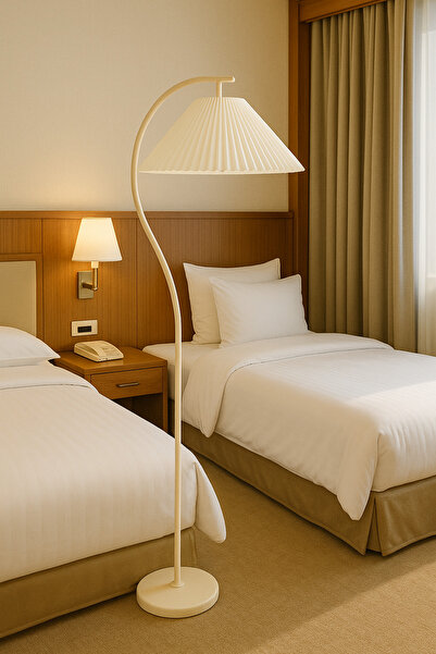 Vinner Plus MontanaX Krem Şapkalı Krem Lambader – Modern Metal Gövde, Lüks Salon Aydınlatması