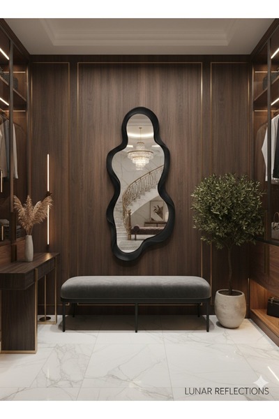 Generic An elegant mirror with a luxurious frame adds a touch of sophistication to any space. 100 x 49 cm