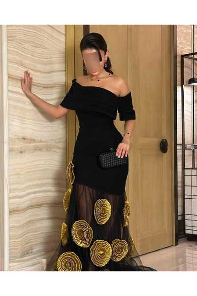 Liva A black dress adorned with gold roses