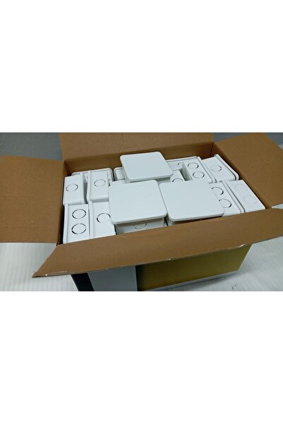 BERKS Sıva Üstü Kare Buat 45 adet 1 kutu.. 5 girişli / Ölçüler : 85x85x35