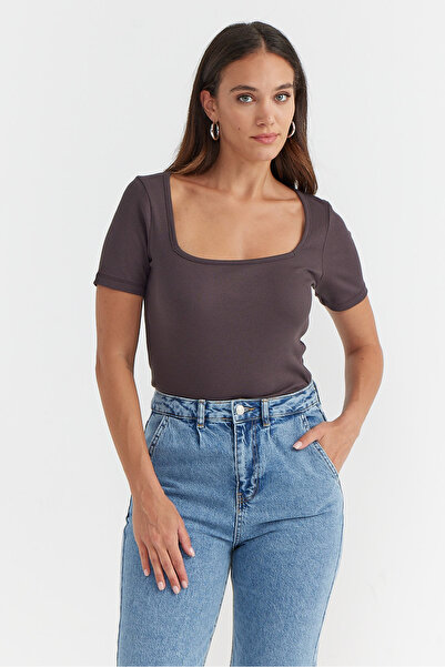 PAULMARK بلوزة مضلعة بياقة مربعة للنساء