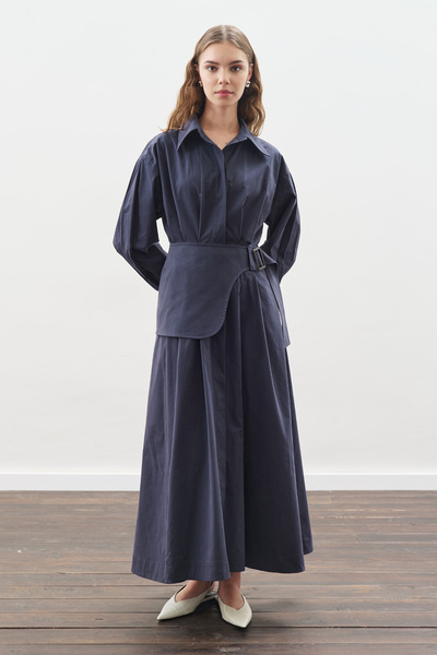 Manuka ΦΟΡΕΜΑ ΜΕ ΠΛΙΣΕ ΜΕ ΛΕΠΤΟΜΕΡΗ ΖΩΝΗ ΣΚΟΥΡΟ ΜΠΛΕ