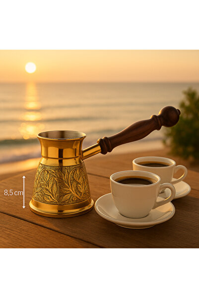 Dania ☕ ركوة قهوة تركية مذهّبة فاخرة بسعة 200 مل – فنجان 2 🥄 ارتفاع 8.5 سم نقش يدوي أنيق ومقبض خشبي 🌿