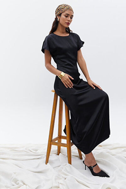 PAULMARK Γυναικείο φόρεμα μίντι σατέν με λεπτομέρεια στο μανίκι