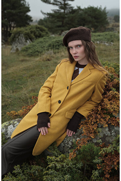 Fatma Atasoy Yırtmaçlı Hardal Kaşe Ceket Kaban