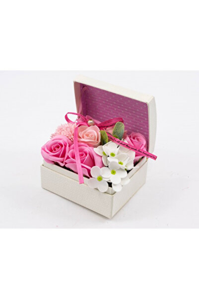 velve Aranjament floral cu trandafiri de sapun in cutie tip cufar, roz, Roz