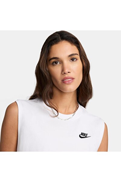 Nike Sportswear Club Women's T-Shirt