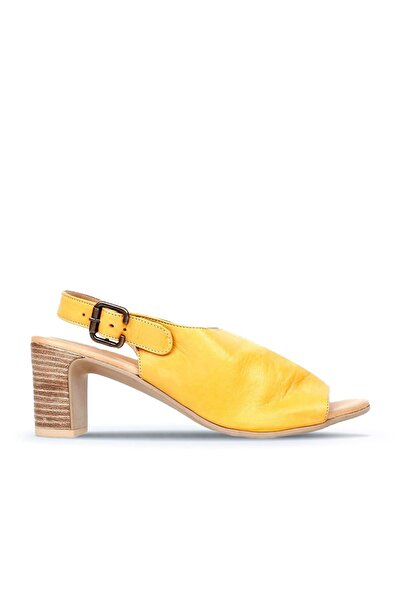 Bueno Shoes صندل نسائي بكعب من الجلد الأصفر 01wn1513