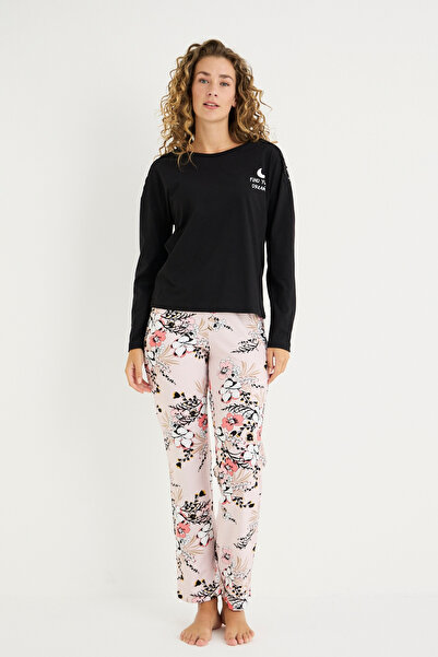 İPEKTENİM Omuz Dantel Detaylı Yazı Baskılı Çiçek Desenli Pijama Takımı