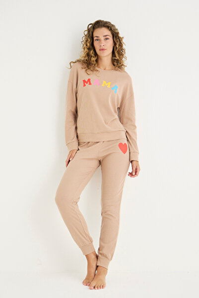 İPEKTENİM Renkli Yazı ve Kalp Baskılı Manşetli Pijama Takımı