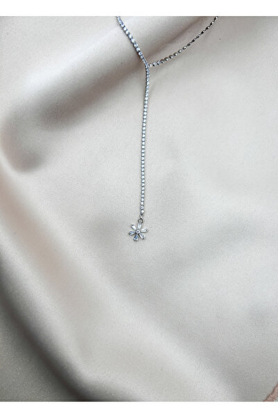 FIORA AKSESUAR قلادة فاخرة من الفولاذ بلون ذهبي لا يفقد بريقه مع زهرة مرصعة ب...