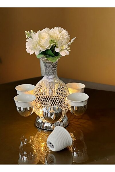 Alamtiaz A stylish steel cup holder that can hold up to 6 cups.