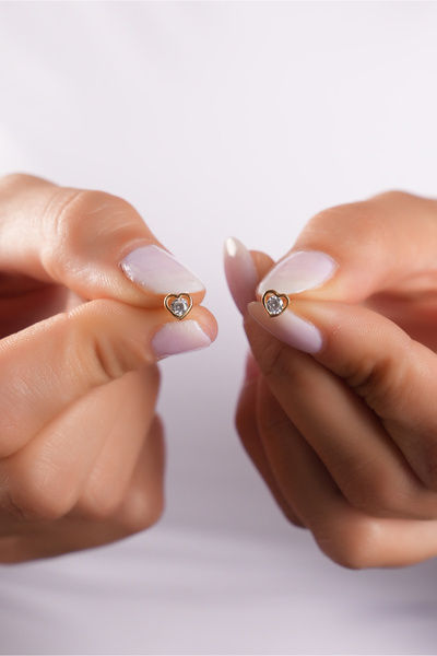 SUNSHINE 925 Ayar Gümüş Gold Kaplama Kalp Tektaş Beyaz Zirkon Taşlı Kadın Küpe