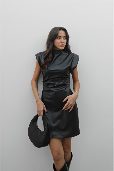 Havoş Siyah Drapeli Vatkalı Deri Elbise