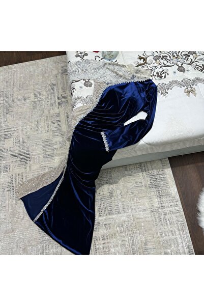 Heidi red velvet dress