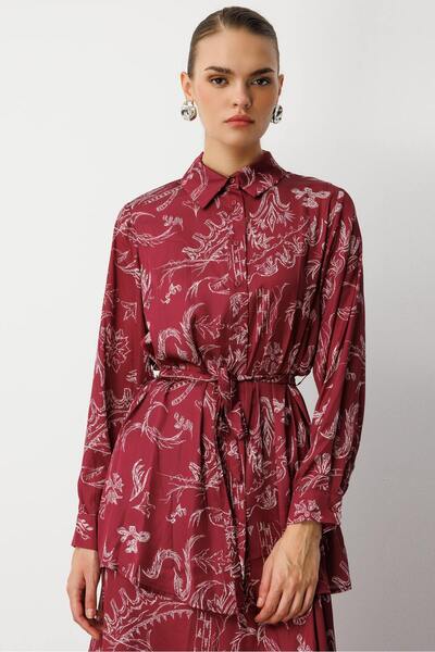 Mizalle Bordo Desenli Kuşaklı Saten Uzun Gömlek Tunik