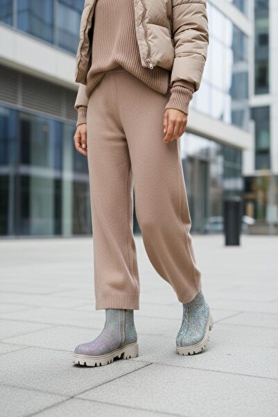 M&B These Stone Boots Stand Out with Their Sparkling and Stylish Design, Featuring a 4 cm Sole Height and a Warm Lining.