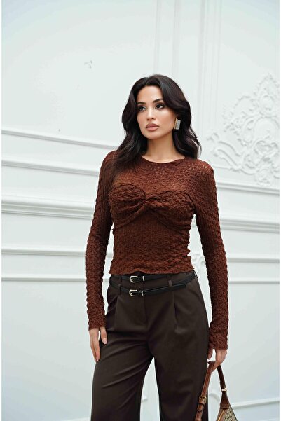 Serica Moda Μακρυμάνικη μπλούζα με δαντέλα με λεπτομέρεια στο στήθος σε καφέ χρώμα