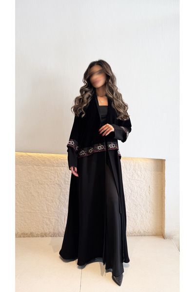 AYA عباية مخملية مع قماش كريب من الأسفل، طراز الرياض، مع تطريز بالكمبيوتر