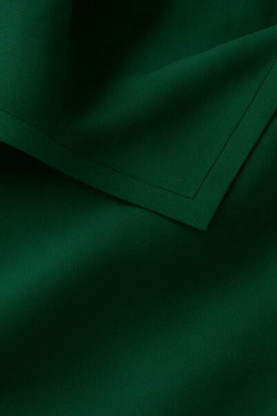 De'Vor Velvet Textured Tablecloth | Stylish, Soft, Stain-Resistant Emerald Green Tablecloth