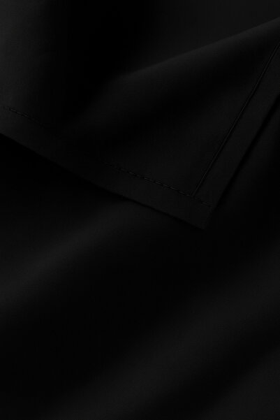 De'Vor Velvet Textured Tablecloth | Stylish, Soft, Stain-Resistant Black Tablecloth
