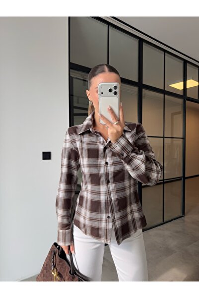 BB Bensu Buyruk قميص منقوش بقصة ضيقة