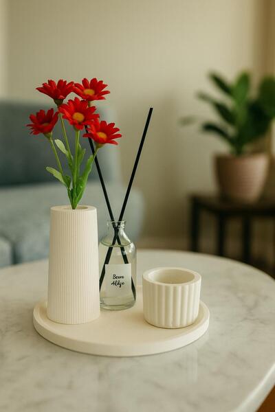 Beyaz Atölye Doğal Dinginlik Dekor & Hediye Seti (Tepsi-Vazo–Mum–Oda Kokusu)