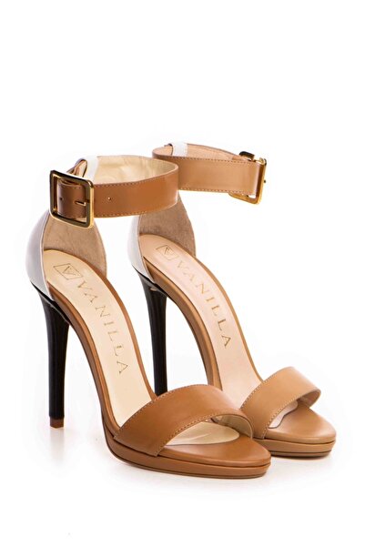Vanilla Days Μπεζ δερμάτινα σανδάλια στιλέτο με χρυσές λεπτομέρειες