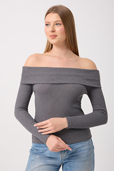 Silk & Spice بلوزة نسائية ذات ياقة مادونا مضلعة