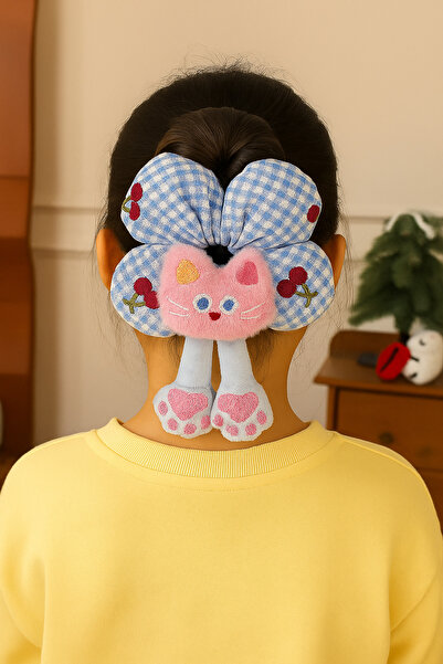 Bymiel Kedi Figürlü Pofuduk Simit Toka – Mavi Kareli Lastikli Saç Tokası