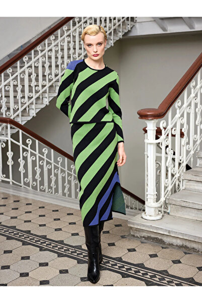 Unique Crew Neck Striped Knitwear