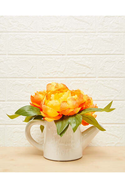 REDTAG تنسيق وردة برتقالية في إبريق سيراميك