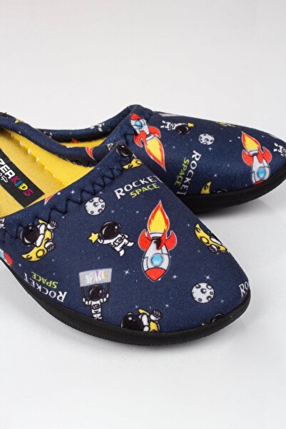 GEZER Boy's Winter Comfortable Sole Home Garden Gondola Slippers