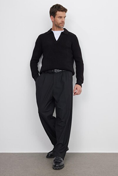 Tudors Ανδρικό μαύρο πουλόβερ με λαιμόκοψη πόλο εφαρμοστό