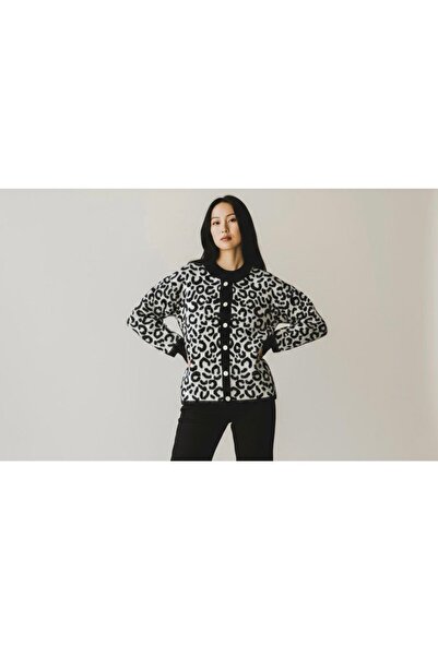 DLC Tekstil Leopard Pattern Wool Sweater-Cardigan