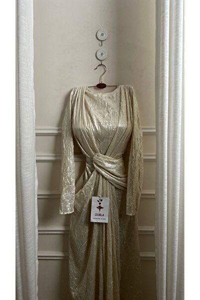 Onila Beige dress with sleeves