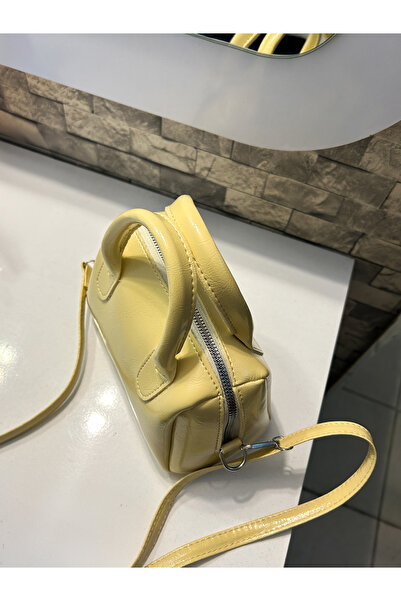 LİZZY BAG Sarı Suni Deri Kırışık Kumaş Tek Bölmeli Fermuarlı Ayarlanabilir Askılı El Omuz Çantası